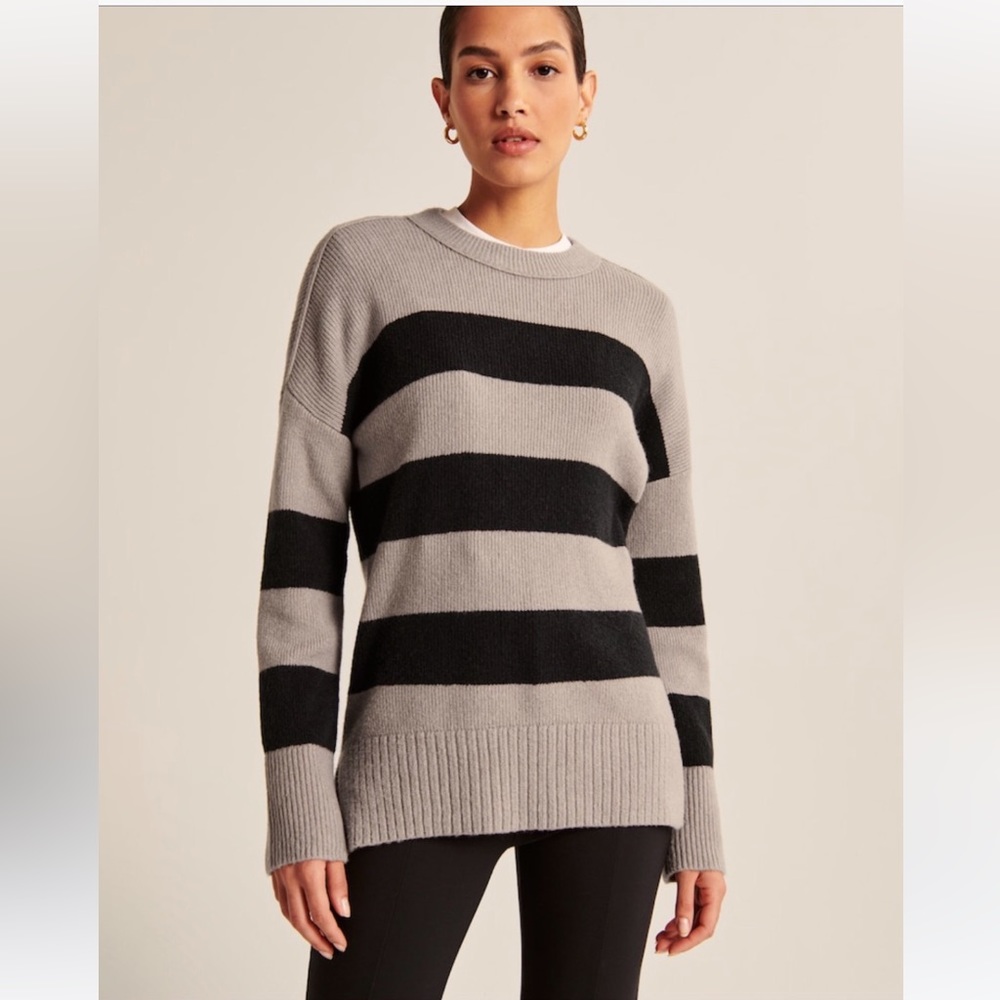 Abercrombie & Fitch Gray and Black Striped Crewneck Sweater